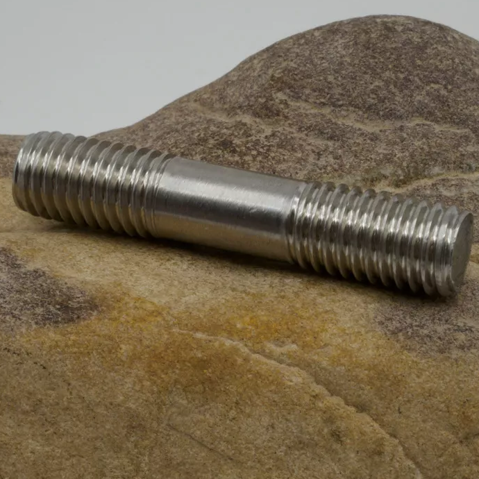 Применение двусторонних болтов в масляных крепежах