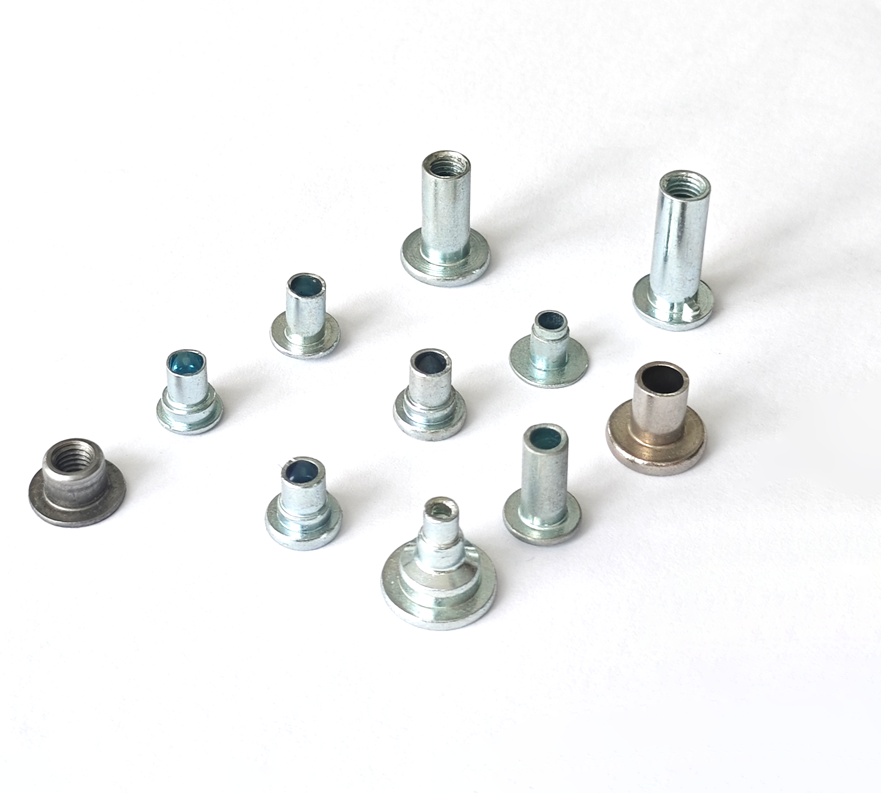 Идеальное решение Custom Rivet — индивидуальный материал, производство и обработка поверхности для индивидуальной настройки мебели высокого класса